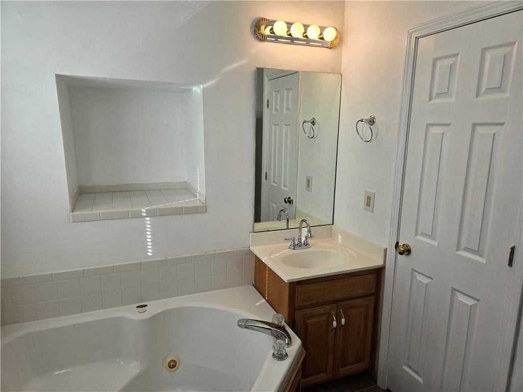 2128 SW British Drive — photo 33