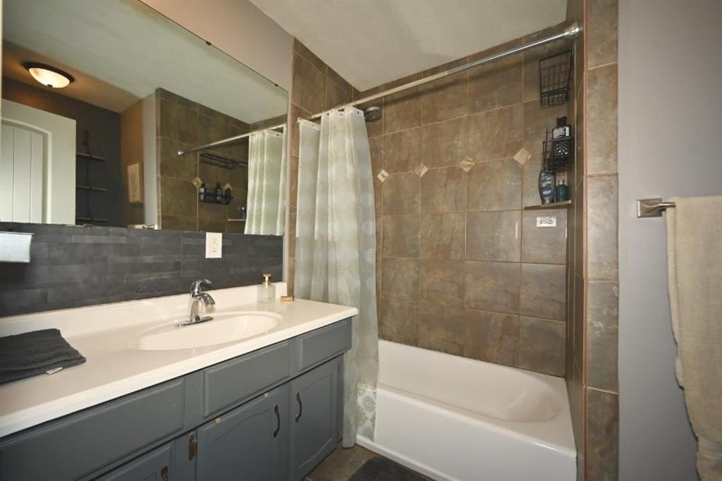 705 THOMAS Street — photo 32