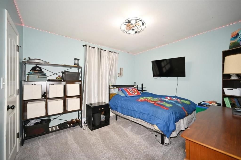 705 THOMAS Street — photo 34