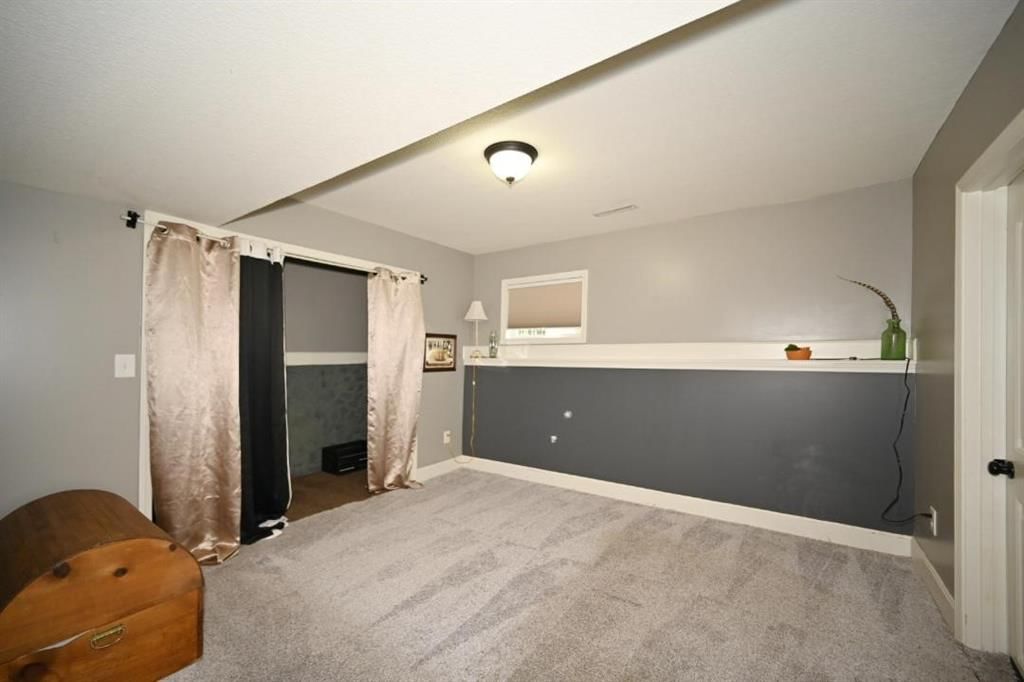 705 THOMAS Street — photo 35
