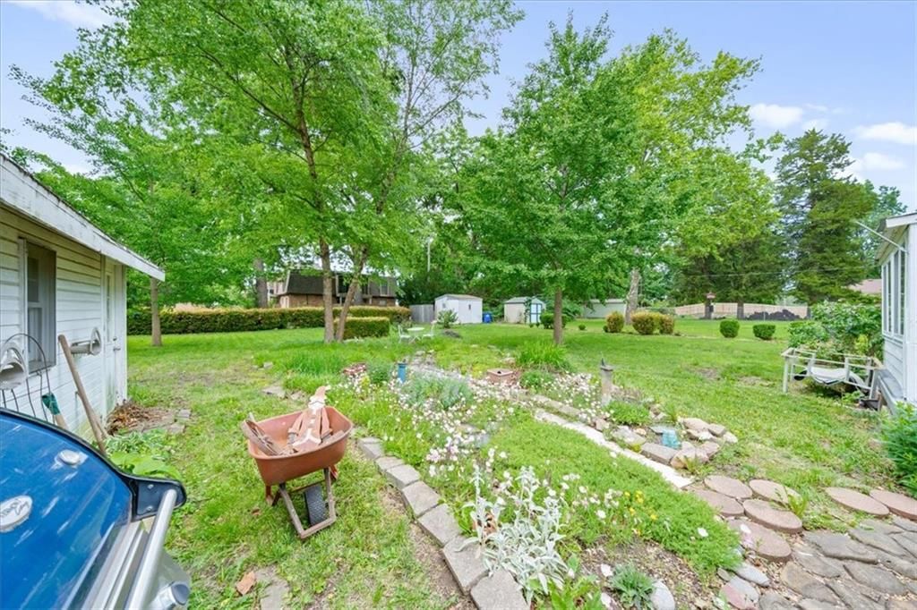 8728 Grandview Street — photo 22