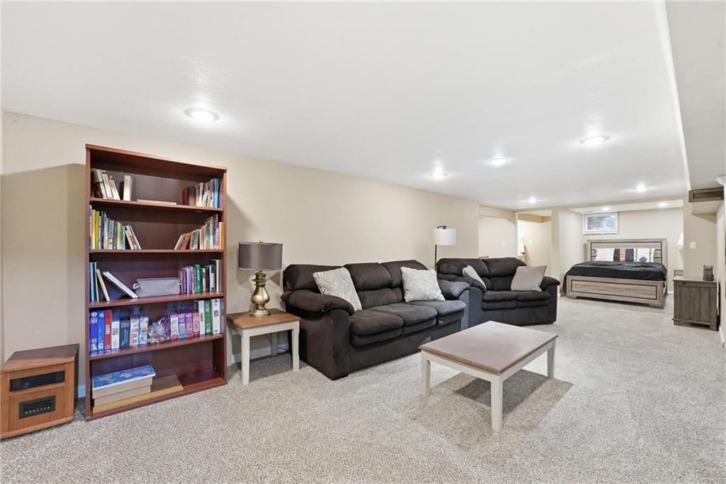 7502 N Wayne Avenue — photo 19