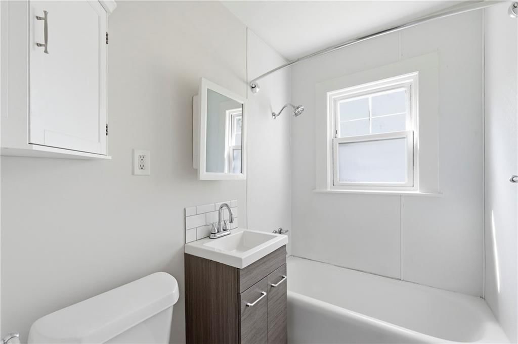 401 E 63rd Terrace — photo 28
