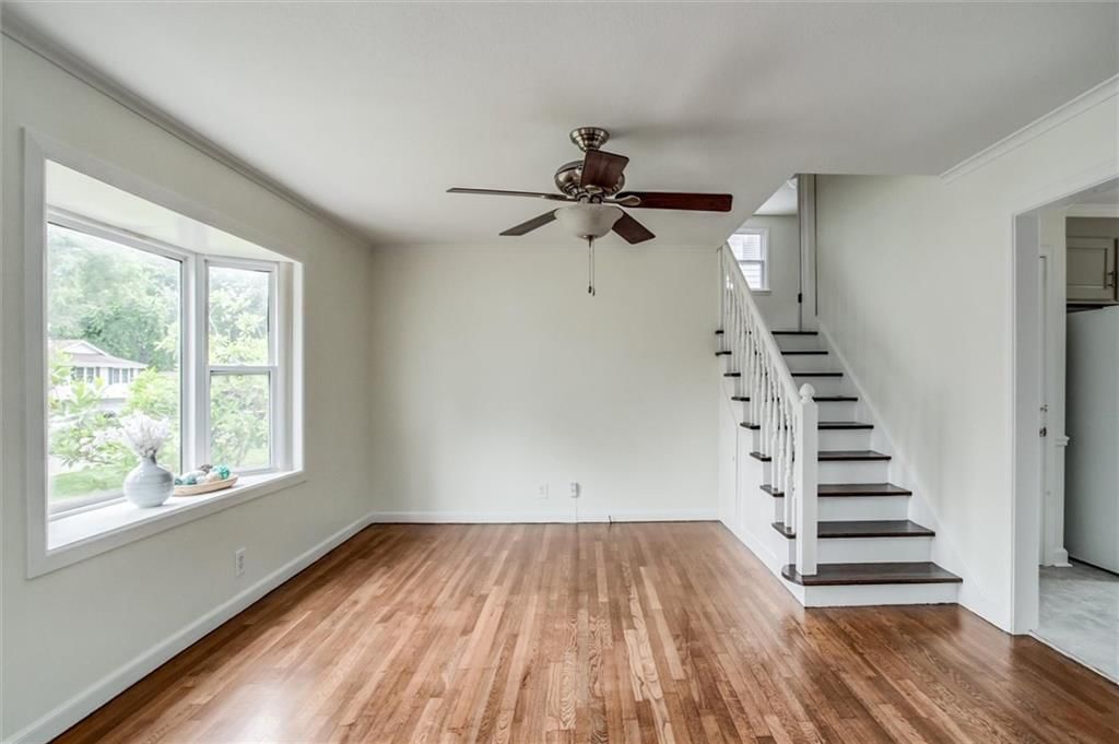 608 W 86th Terrace — photo 12