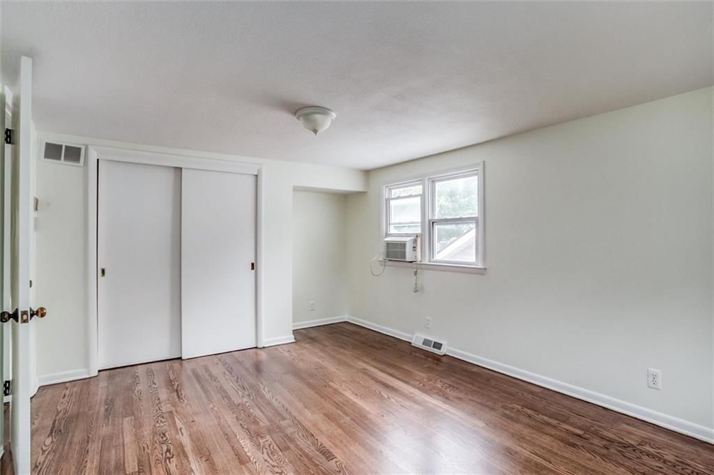 608 W 86th Terrace — photo 26
