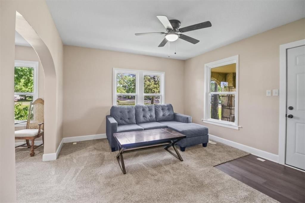 902 S Pine Street — photo 3