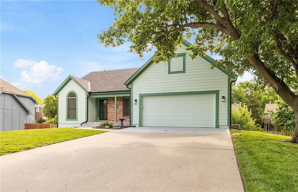 5117 Anderson Street — photo 2
