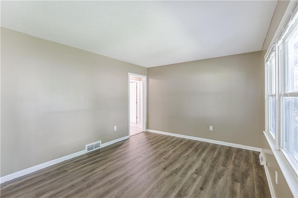 1845 Ewing Avenue — photo 9
