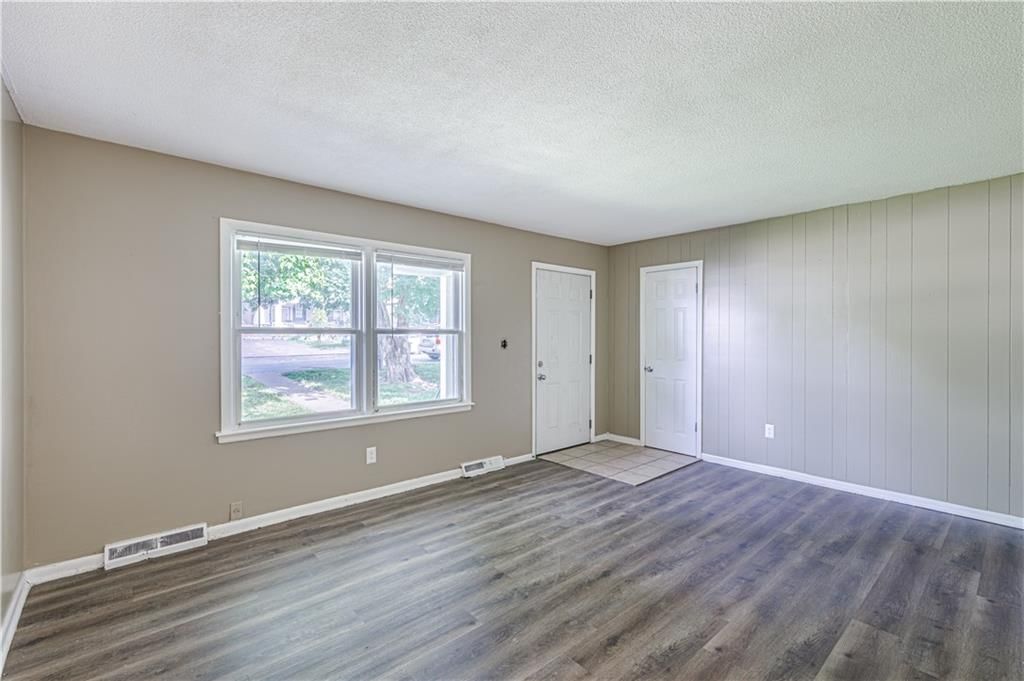 1845 Ewing Avenue — photo 10