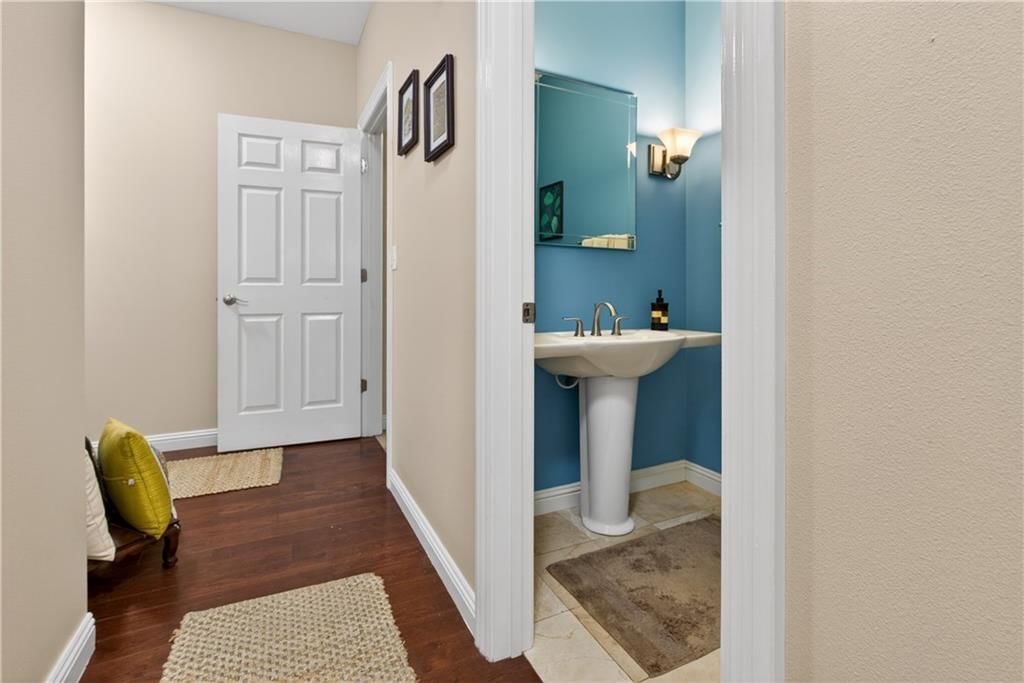 528 S Georgia Street — photo 20