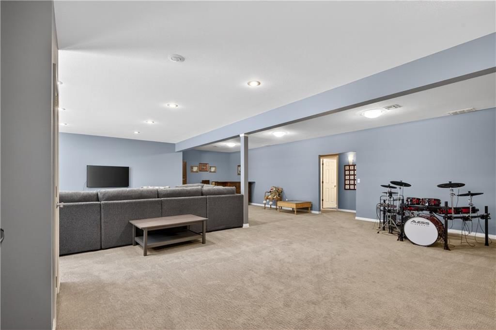 528 S Georgia Street — photo 32