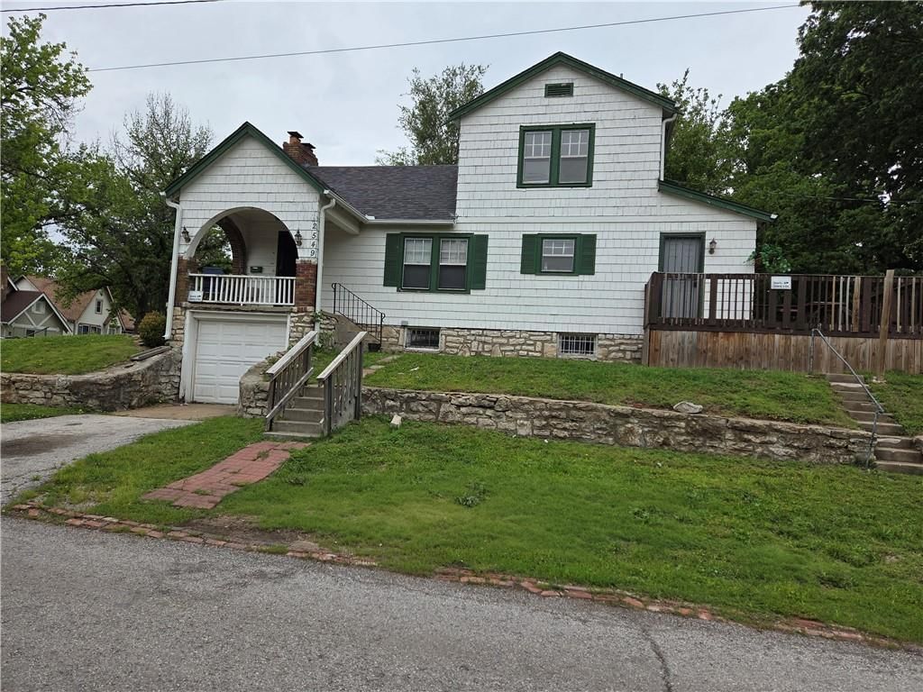 2549 Drury Avenue — photo 1