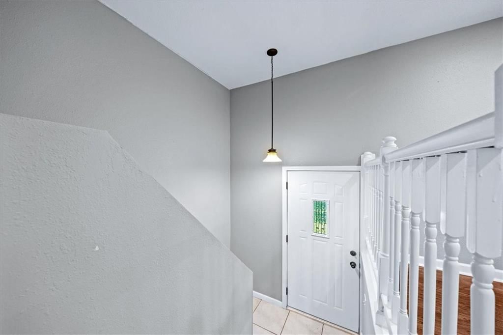 13647 Lawrence Avenue — photo 3