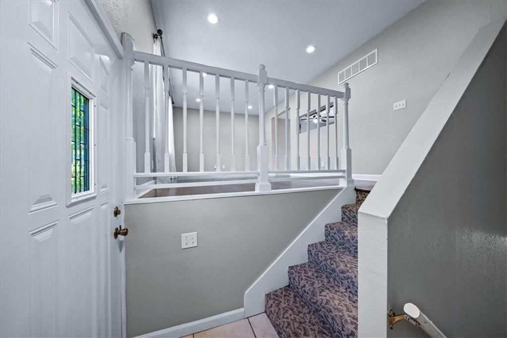 13647 Lawrence Avenue — photo 4