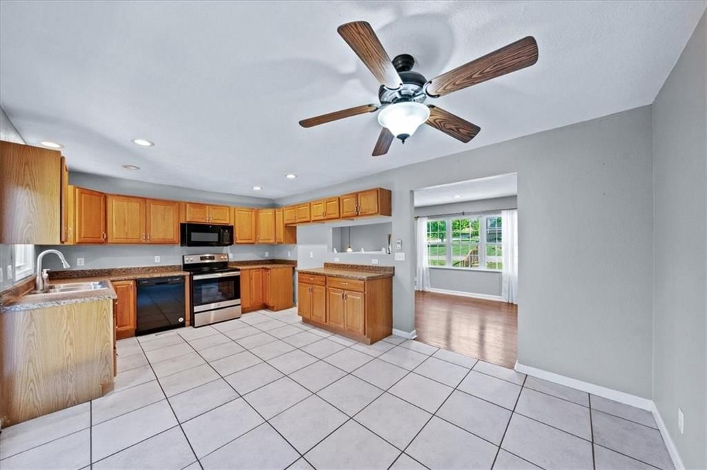 13647 Lawrence Avenue — photo 8
