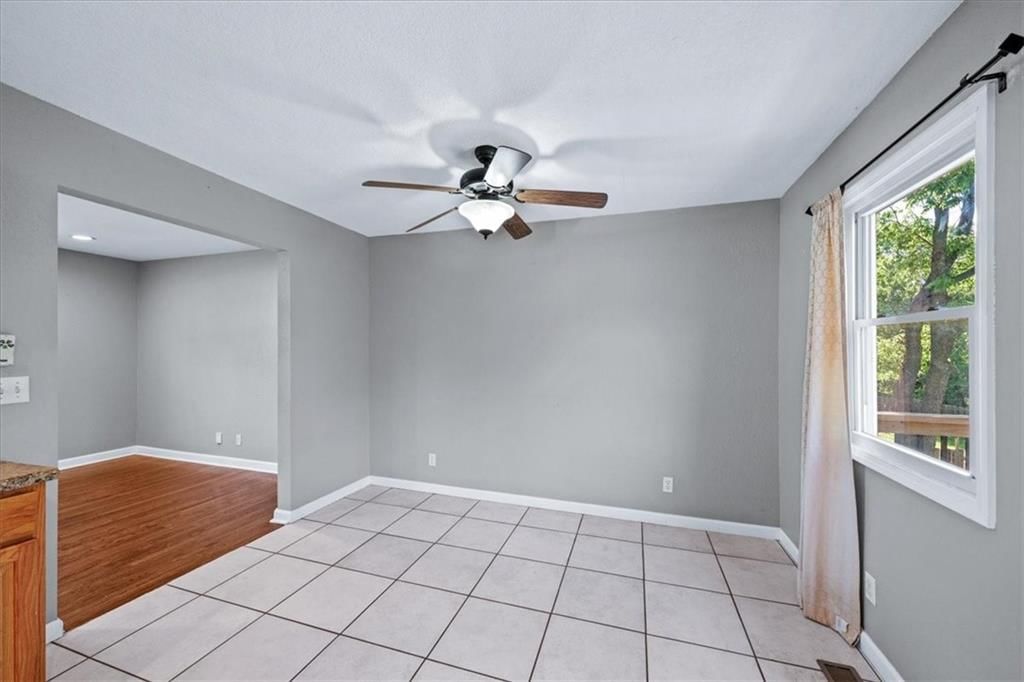 13647 Lawrence Avenue — photo 9