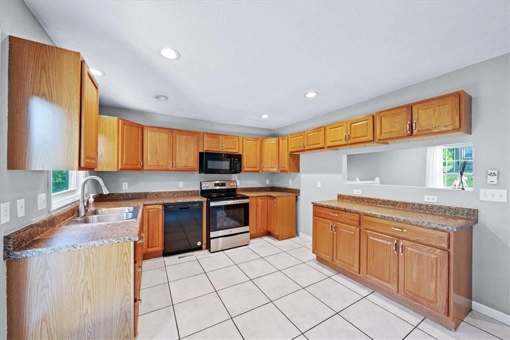 13647 Lawrence Avenue — photo 10