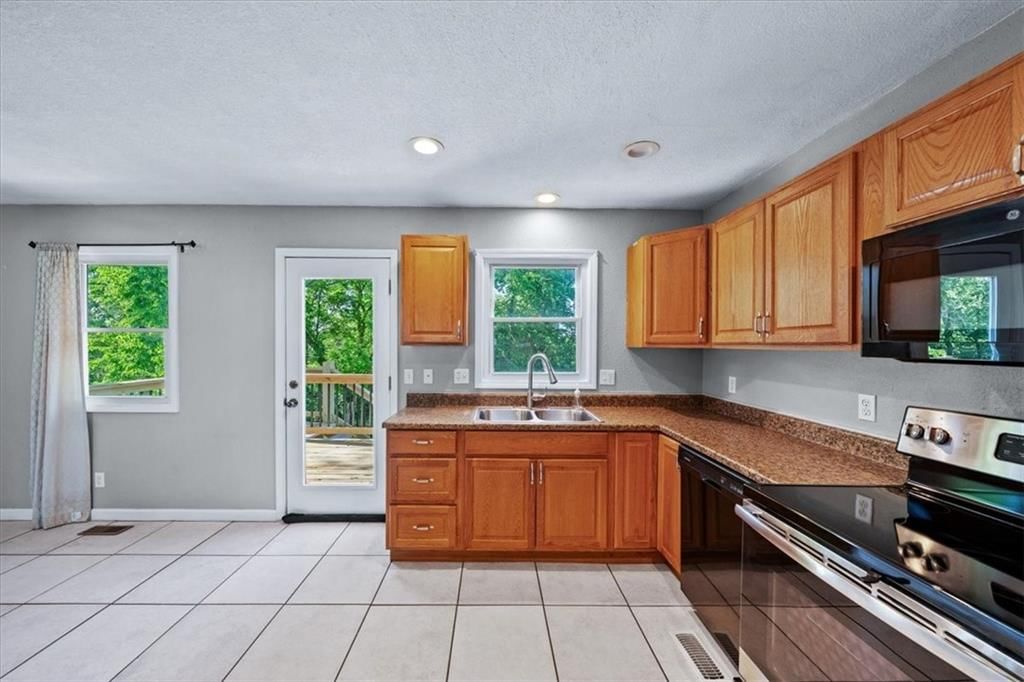 13647 Lawrence Avenue — photo 13