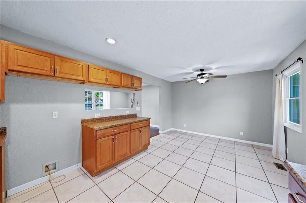 13647 Lawrence Avenue — photo 14