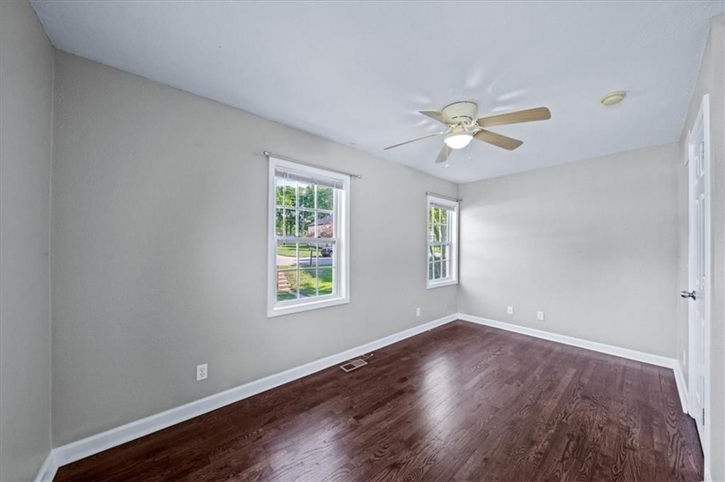 13647 Lawrence Avenue — photo 15