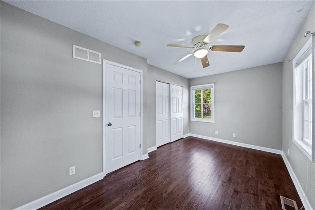 13647 Lawrence Avenue — photo 16