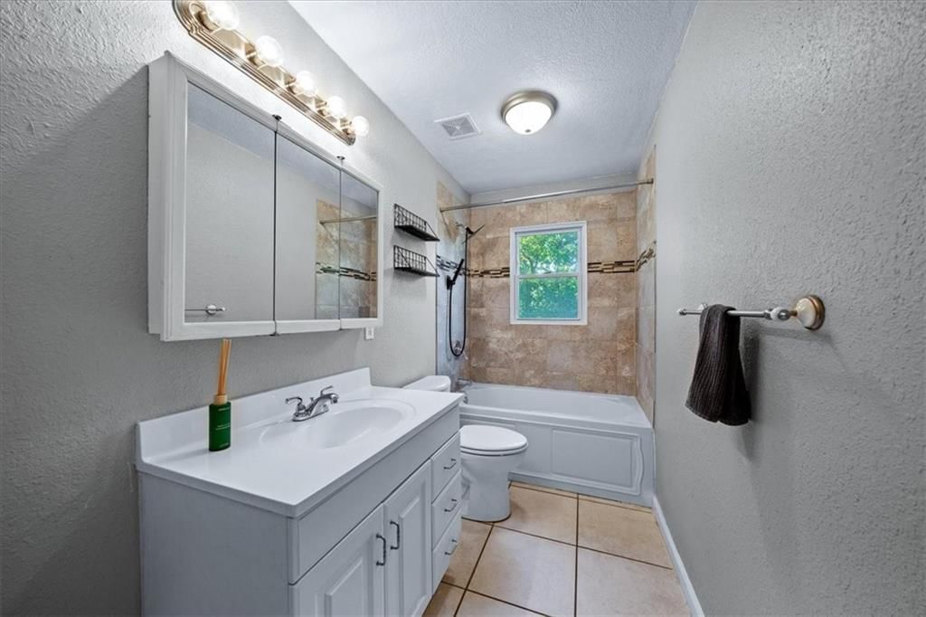 13647 Lawrence Avenue — photo 19