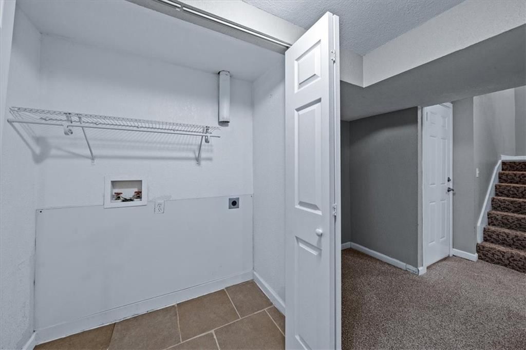 13647 Lawrence Avenue — photo 22