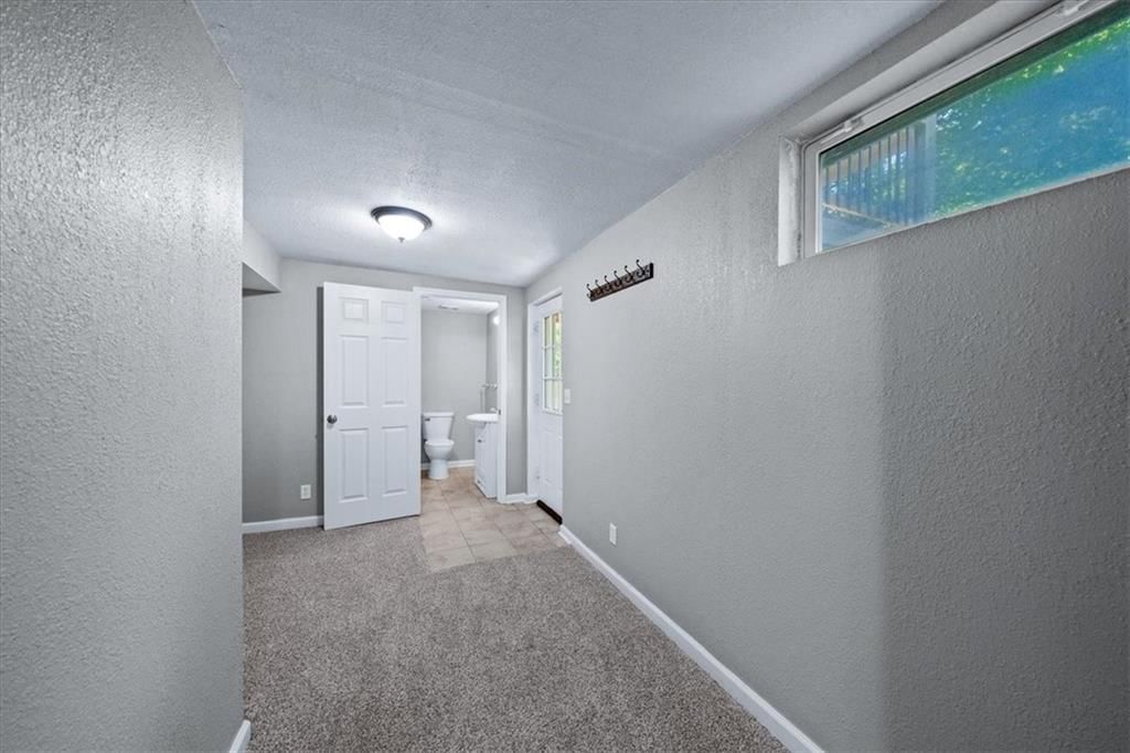 13647 Lawrence Avenue — photo 23