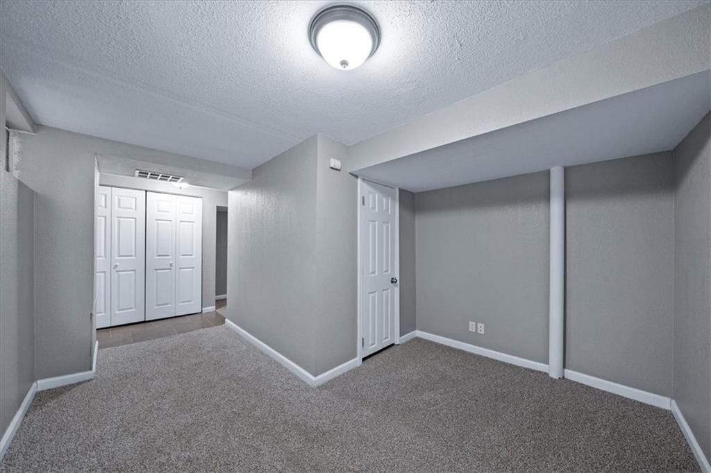 13647 Lawrence Avenue — photo 24