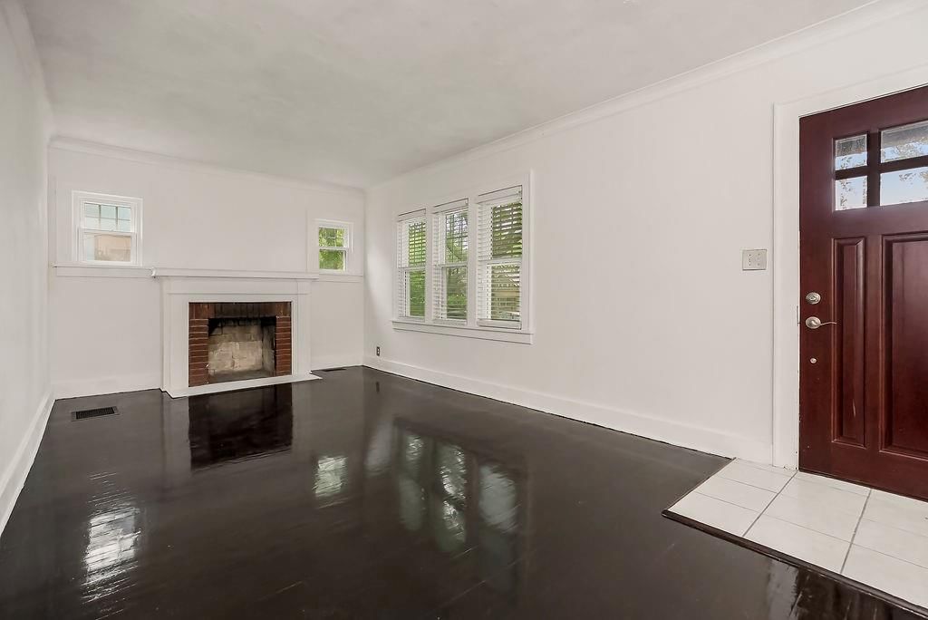 915 E 76th Terrace — photo 4
