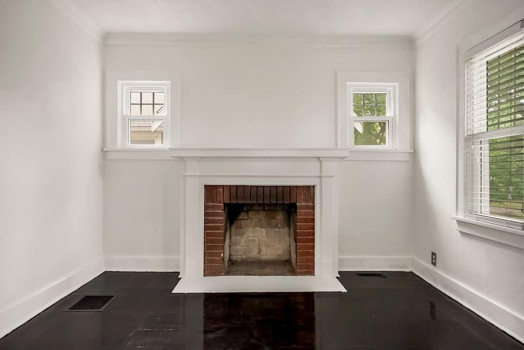 915 E 76th Terrace — photo 5