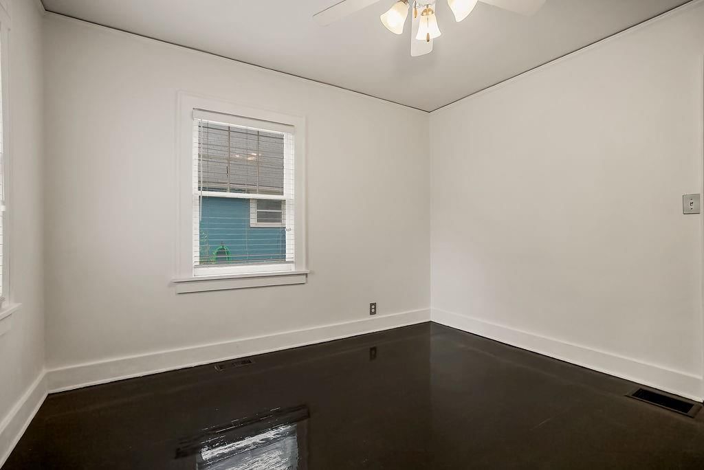915 E 76th Terrace — photo 17