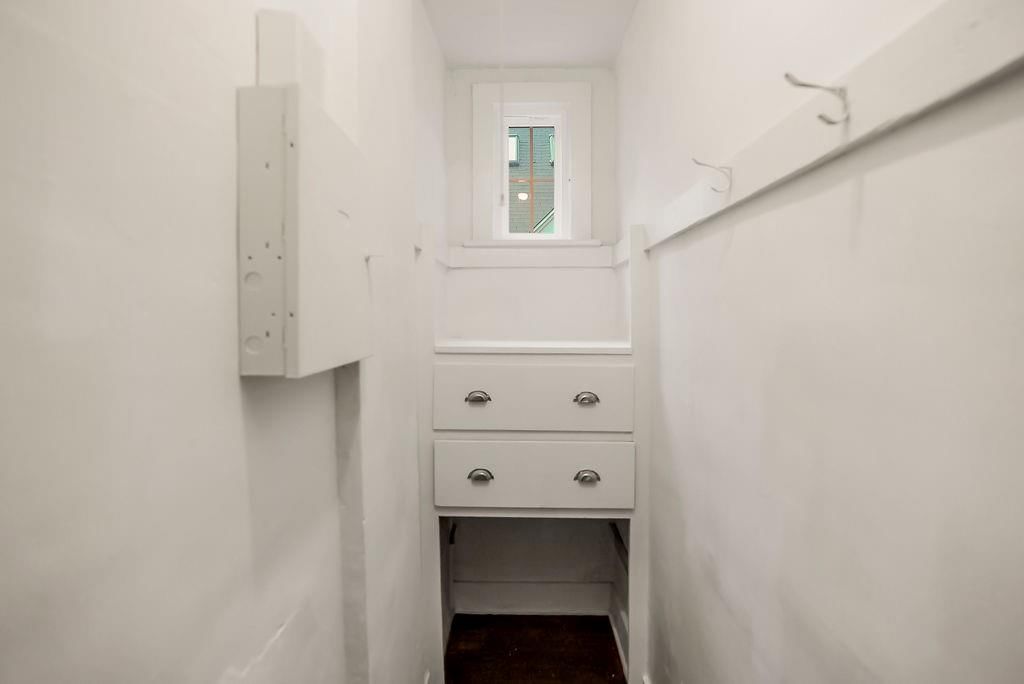 915 E 76th Terrace — photo 18