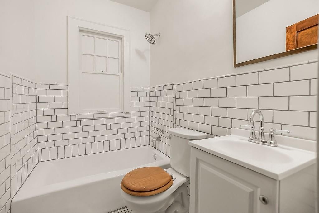 915 E 76th Terrace — photo 19