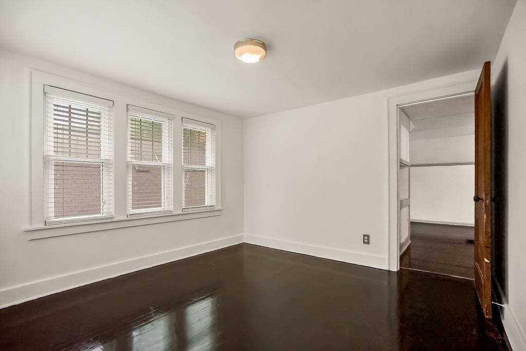 915 E 76th Terrace — photo 21