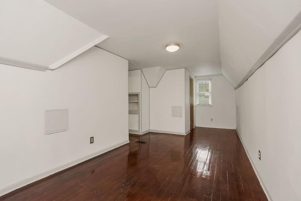 915 E 76th Terrace — photo 23