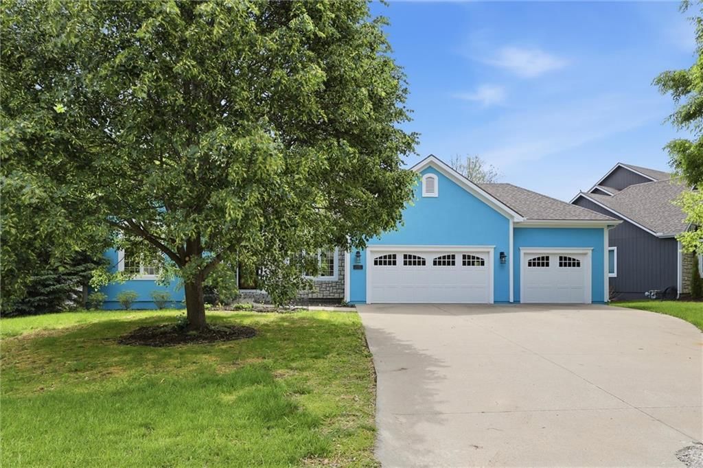 1140 Waverly Drive — photo 2