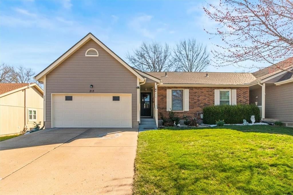 213 SE RIDGEVIEW Drive — photo 2