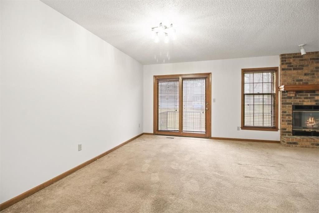 213 SE RIDGEVIEW Drive — photo 9