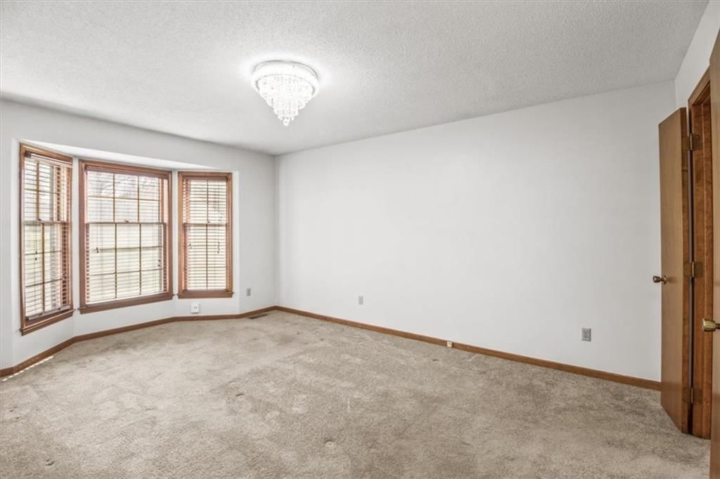 213 SE RIDGEVIEW Drive — photo 16