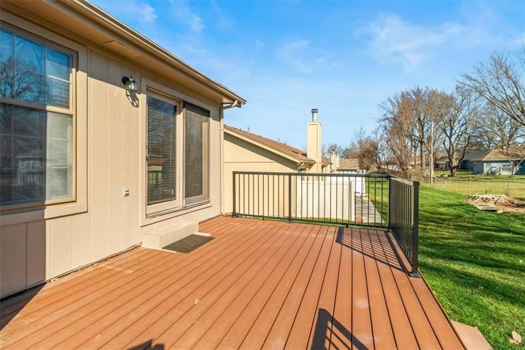 213 SE RIDGEVIEW Drive — photo 28