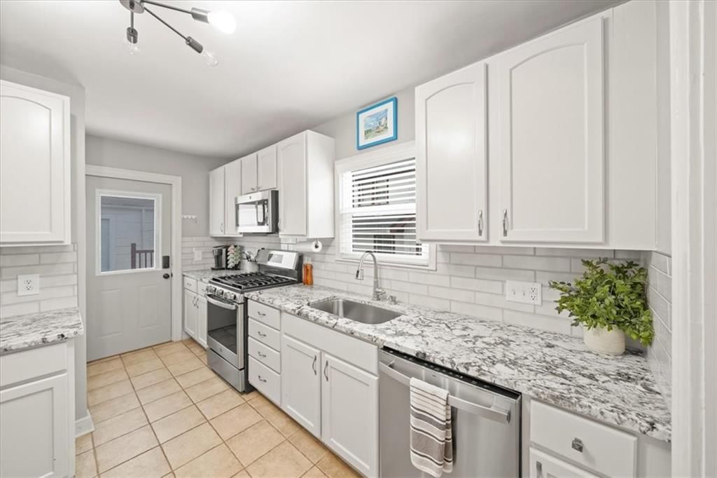 421 E Gregory Boulevard — photo 15