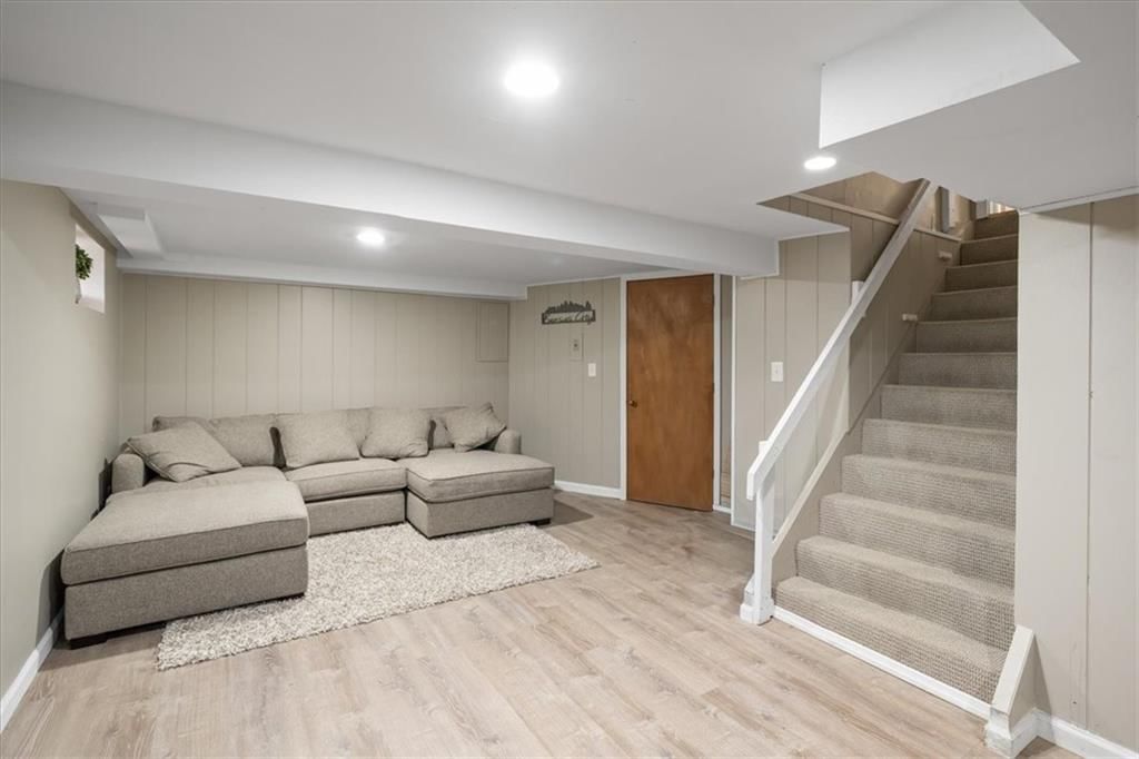 421 E Gregory Boulevard — photo 33