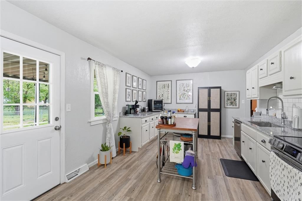 1922 Osage Street — photo 11