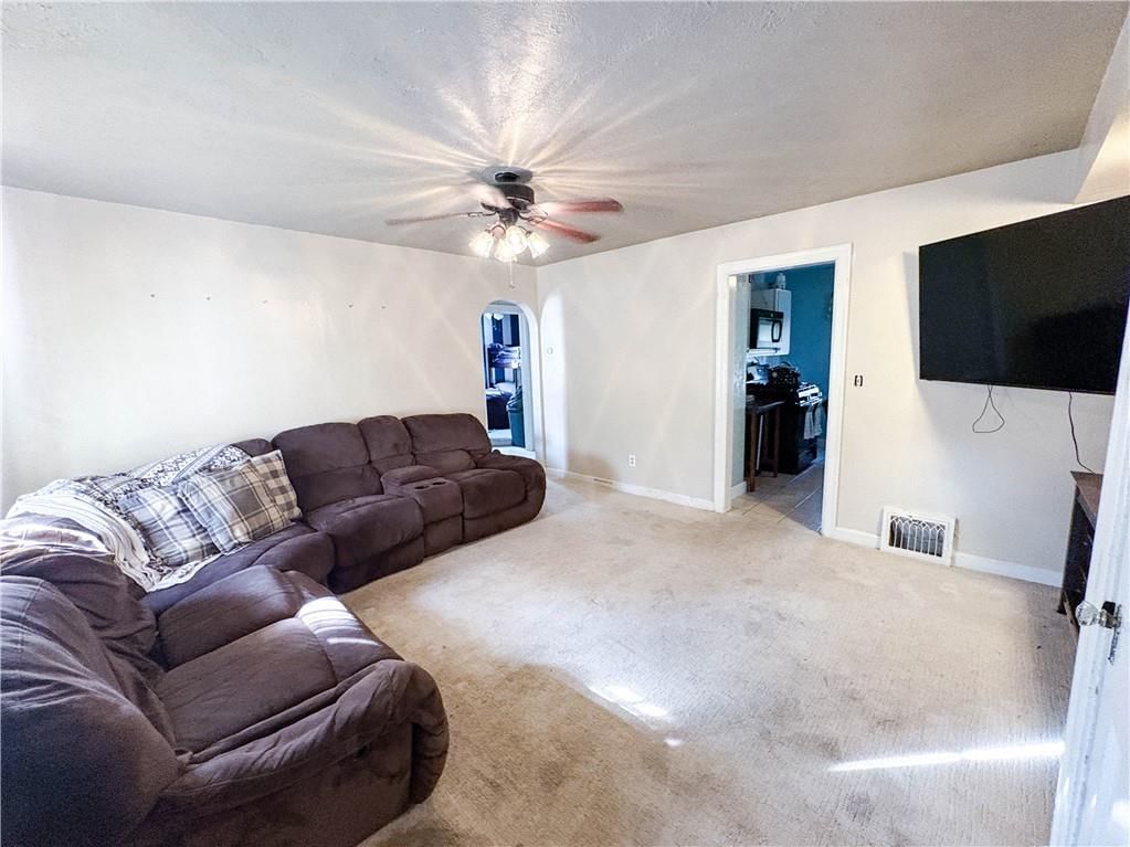 204 W Jackson Street — photo 4