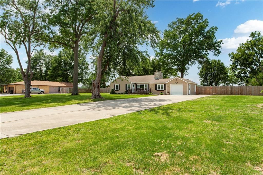 1916 James Downey Road — photo 3