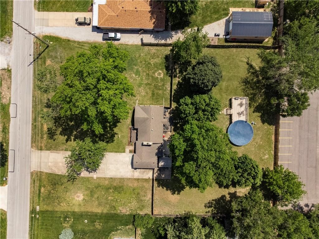 1916 James Downey Road — photo 39