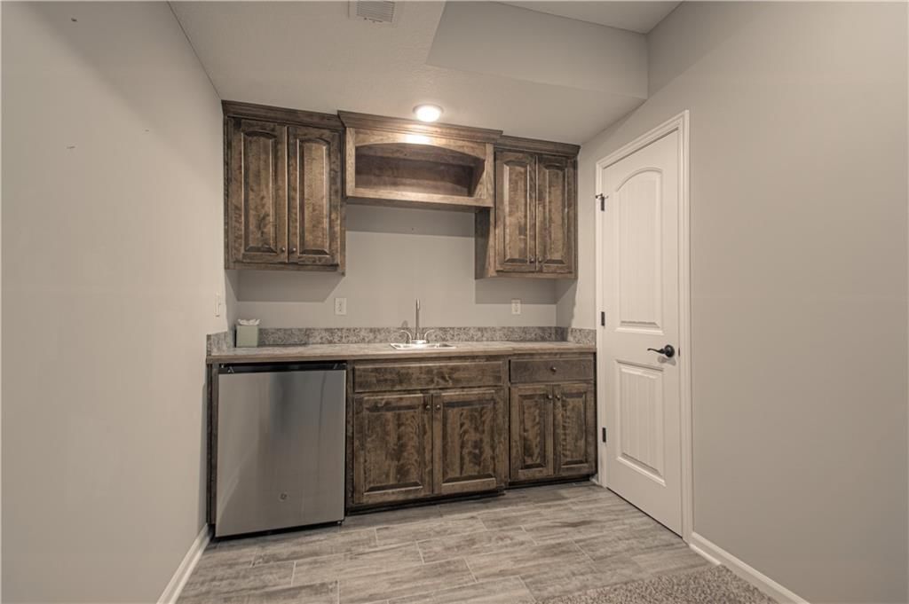 9326 N Ditzler Avenue — photo 23