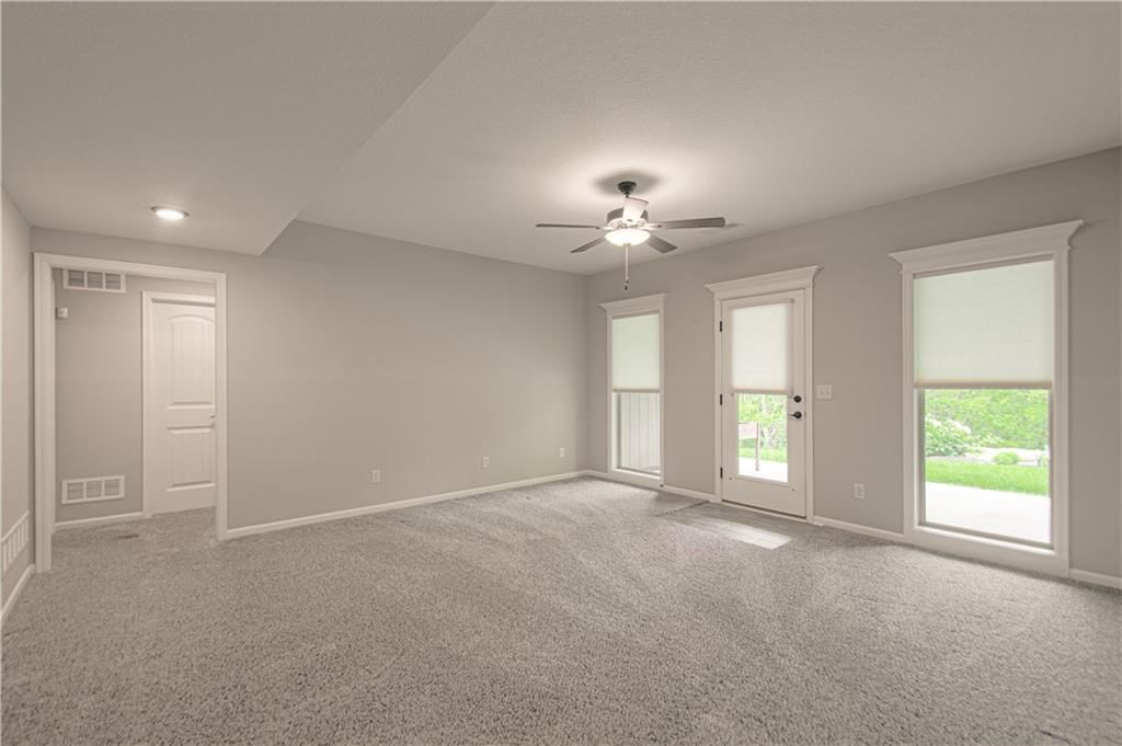 9326 N Ditzler Avenue — photo 24