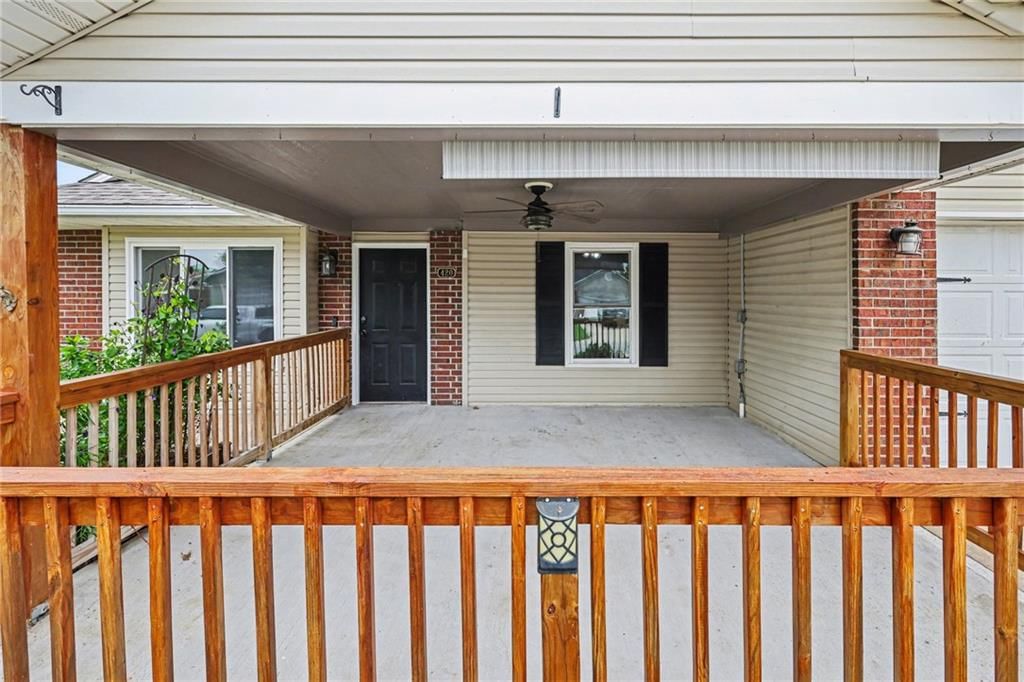 420 SW GRAYSTONE Drive — photo 2